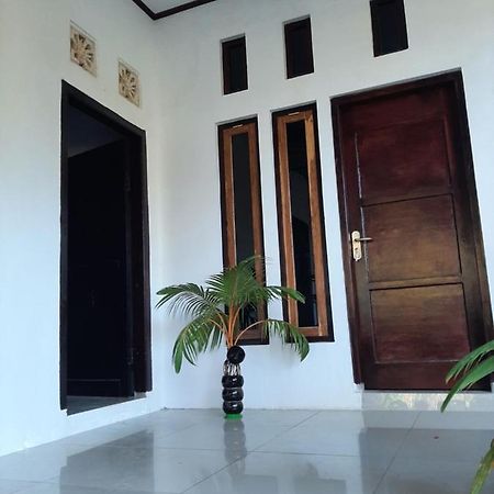 Riung Tiga Empat Tujuh Guesthouse Buitenkant foto