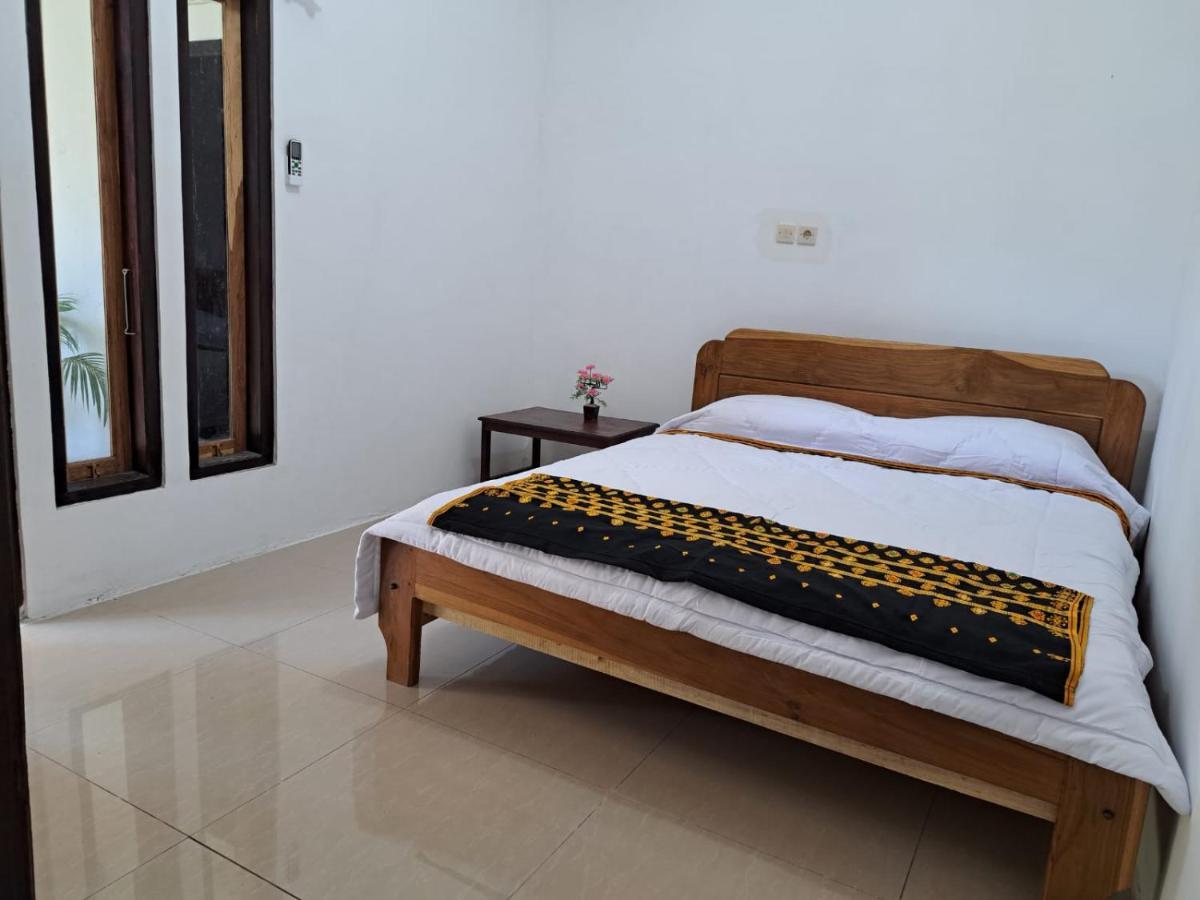 Riung Tiga Empat Tujuh Guesthouse Buitenkant foto