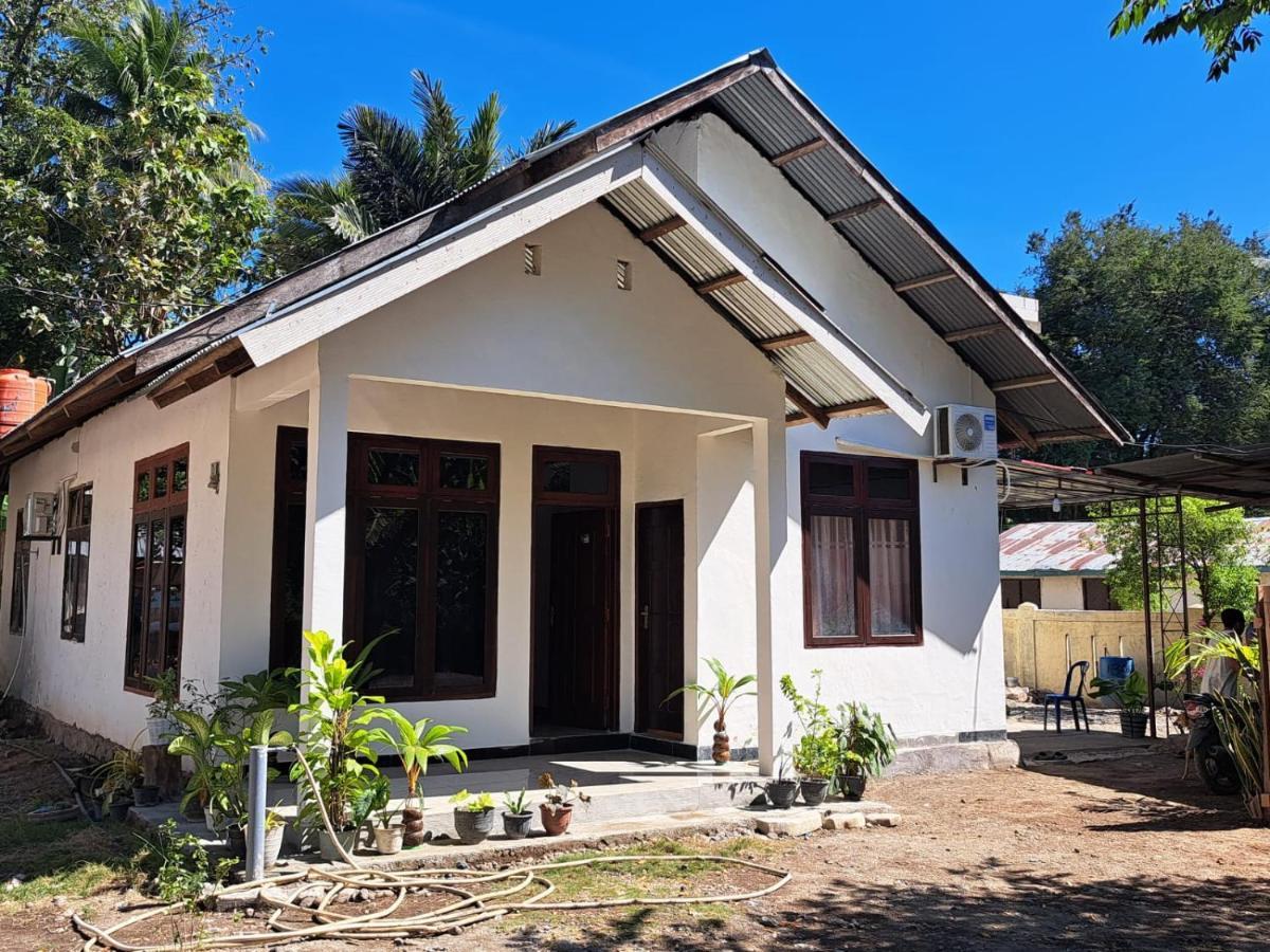 Riung Tiga Empat Tujuh Guesthouse Buitenkant foto
