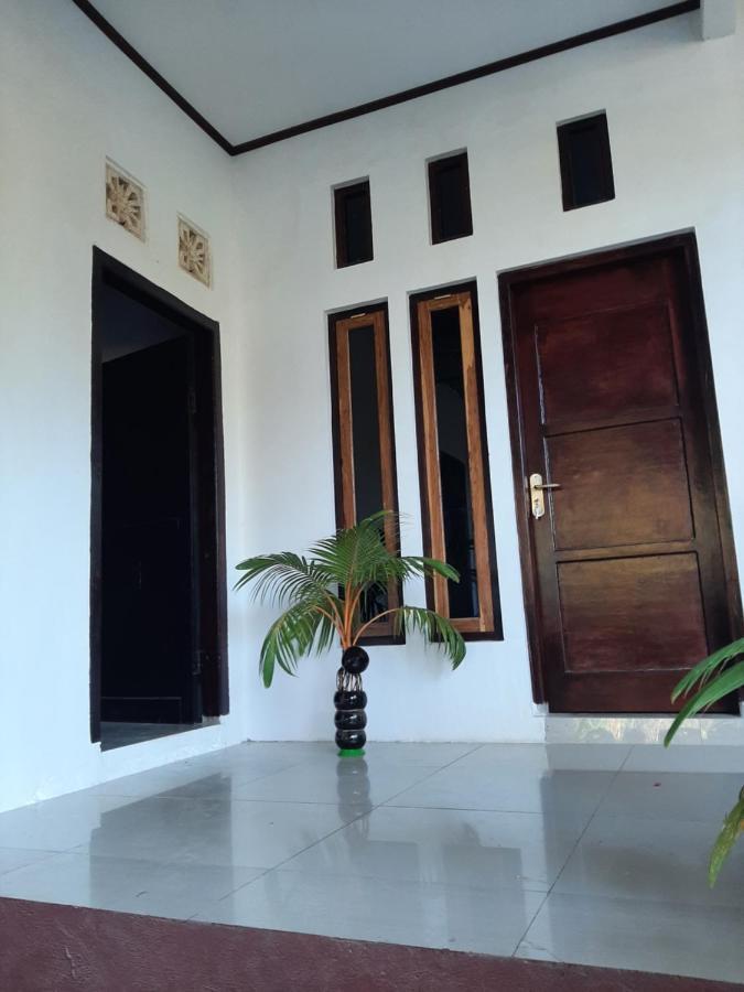 Riung Tiga Empat Tujuh Guesthouse Buitenkant foto