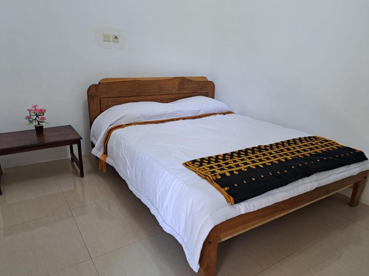 Riung Tiga Empat Tujuh Guesthouse Buitenkant foto