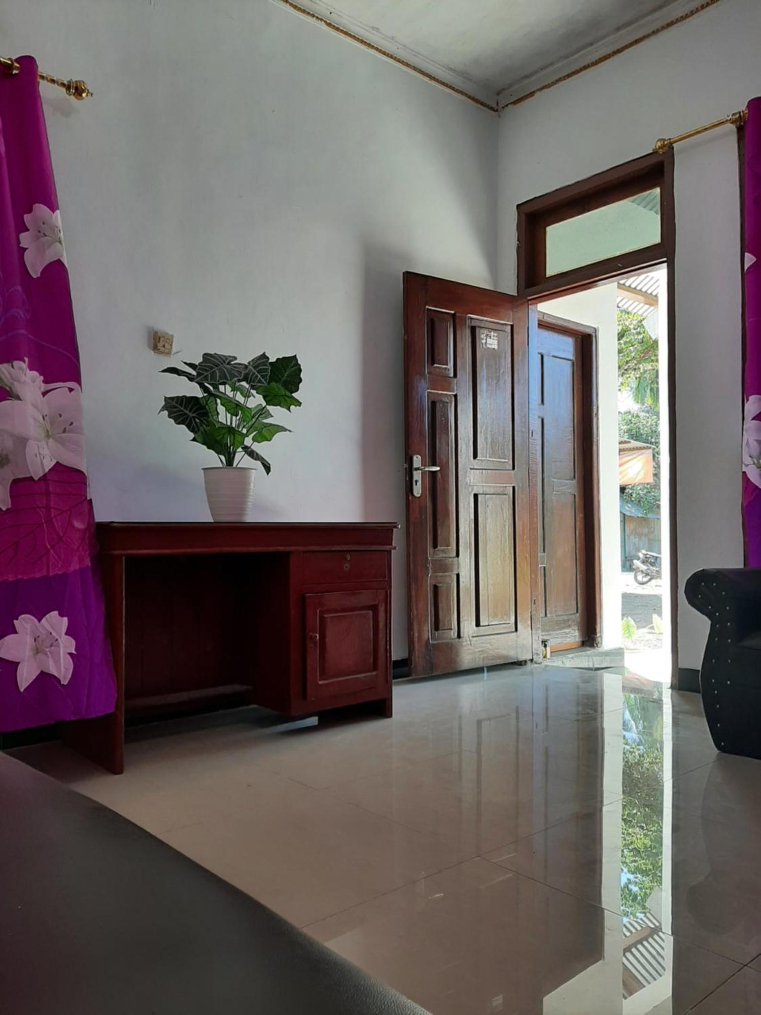Riung Tiga Empat Tujuh Guesthouse Buitenkant foto