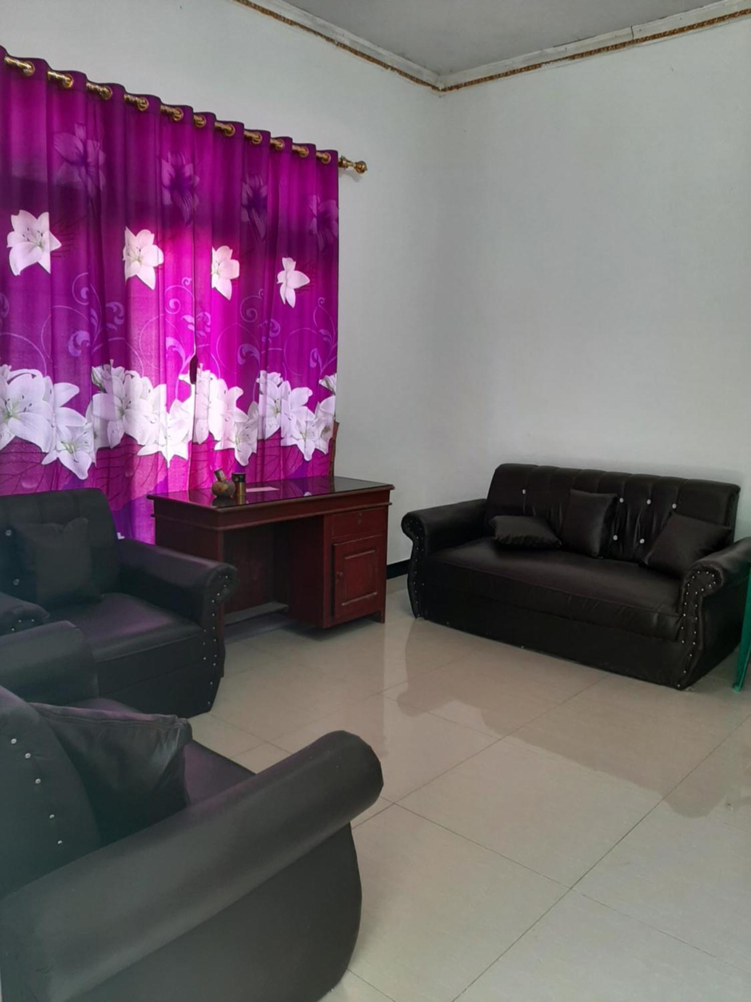 Riung Tiga Empat Tujuh Guesthouse Buitenkant foto