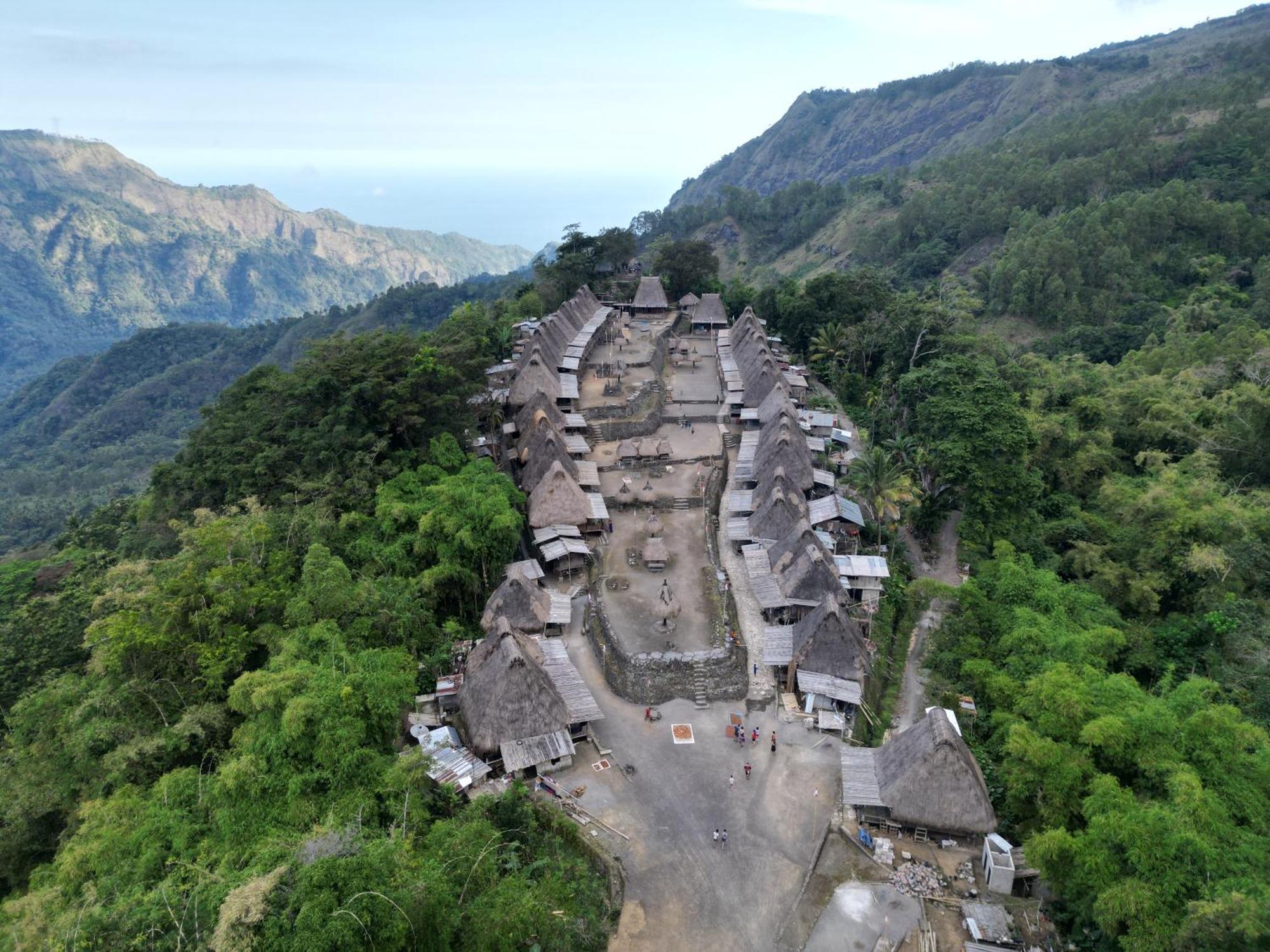 Riung Tiga Empat Tujuh Guesthouse Buitenkant foto