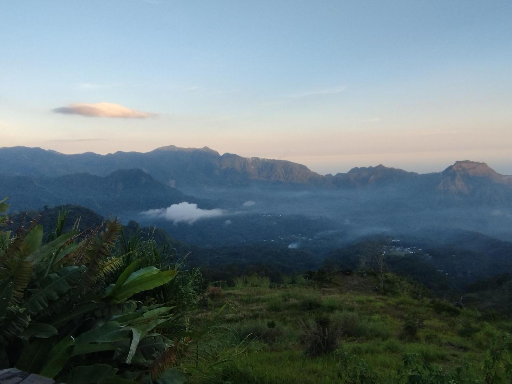 Riung Tiga Empat Tujuh Guesthouse Buitenkant foto