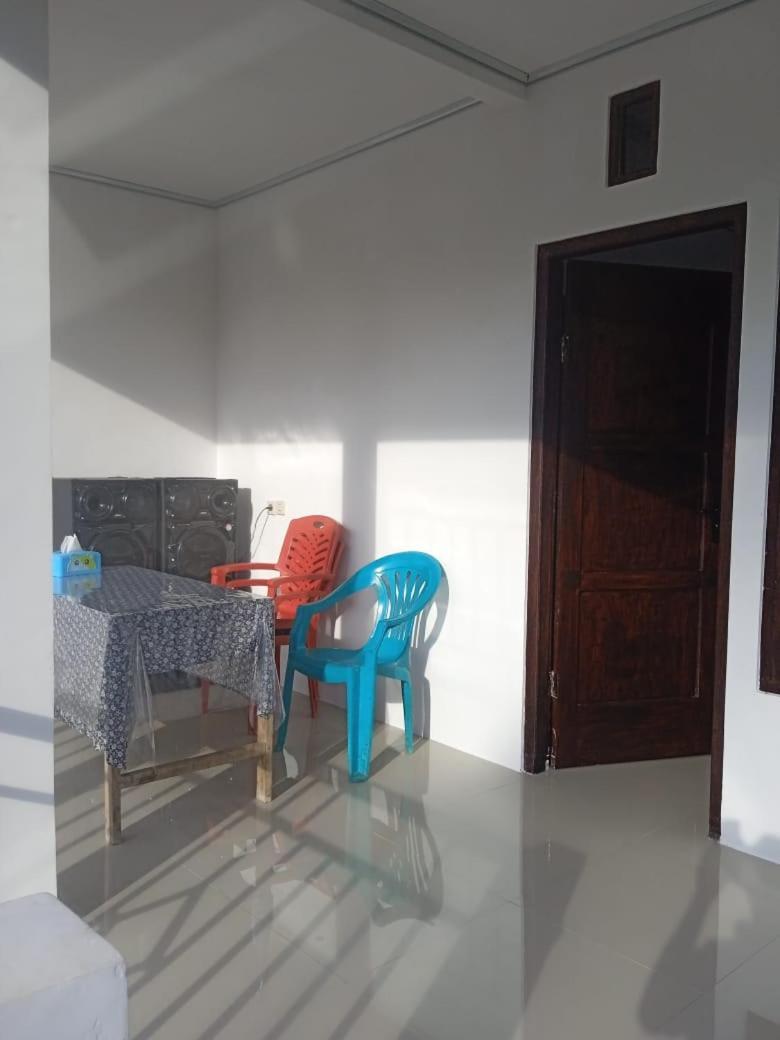 Riung Tiga Empat Tujuh Guesthouse Buitenkant foto
