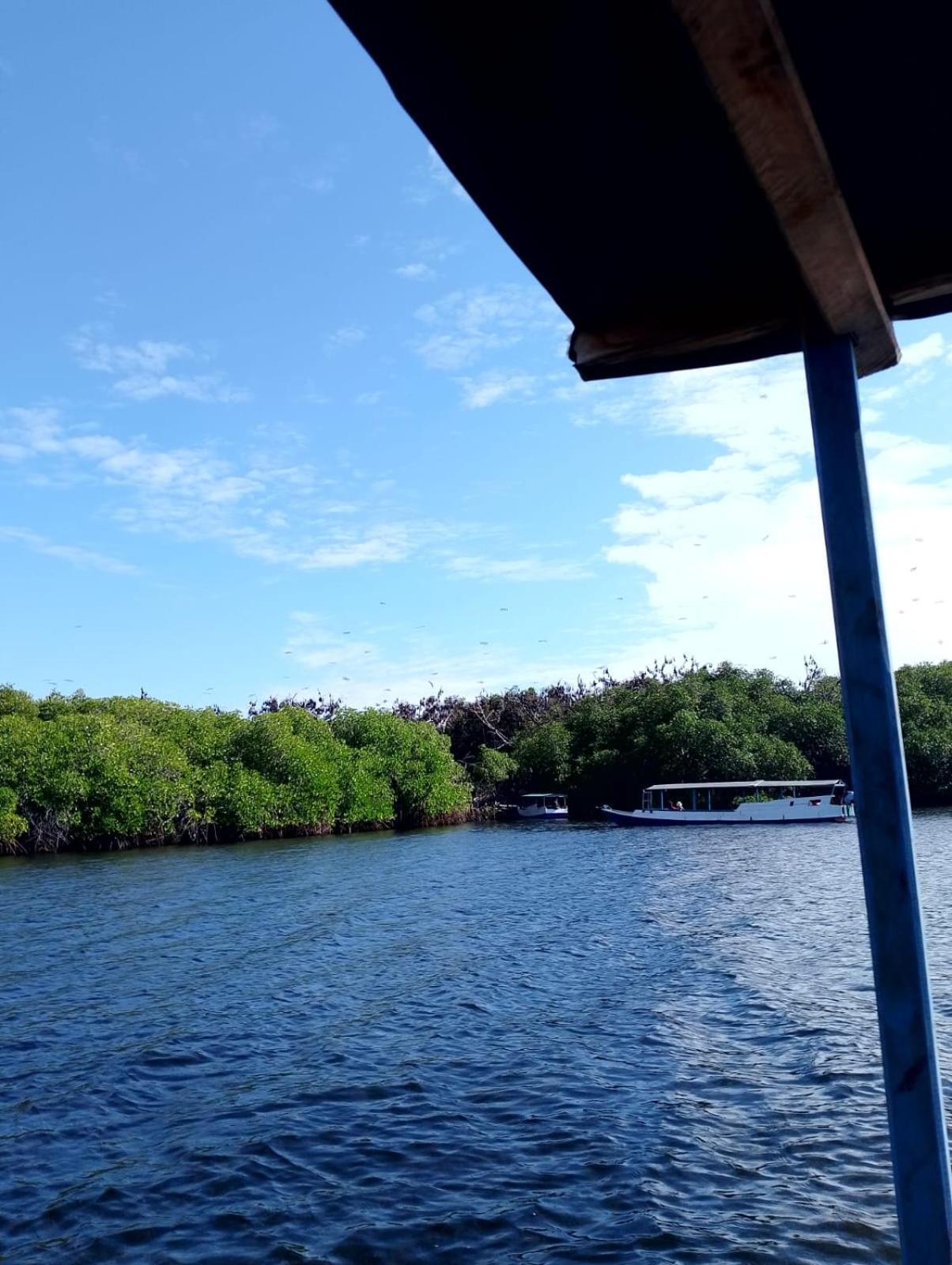 Riung Tiga Empat Tujuh Guesthouse Buitenkant foto