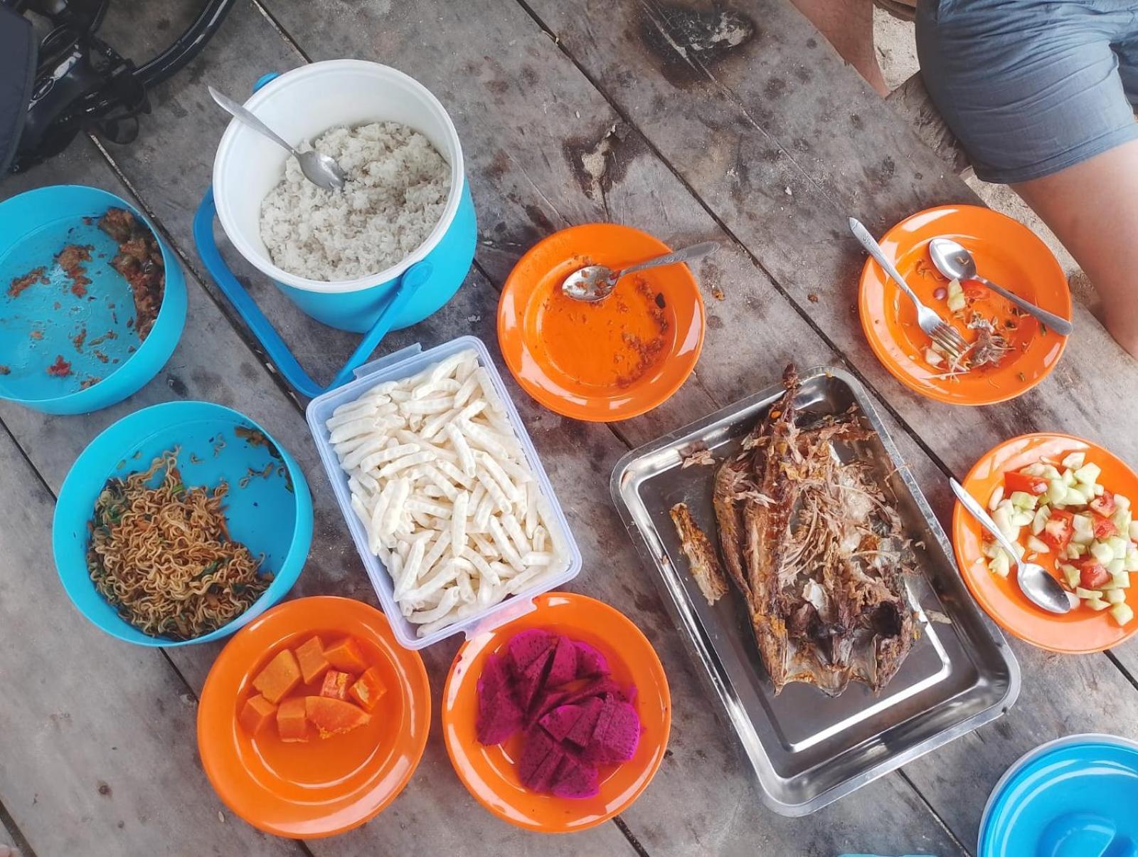 Riung Tiga Empat Tujuh Guesthouse Buitenkant foto